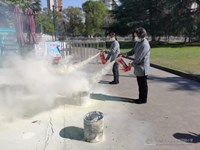 灭火实操演练 筑牢安全防线——新城花园小学开展消防灭火实操演练活动