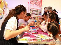 衍纸赢得儿童心 校社共筑同心圆——苏州工业园区新城花园小学党支部“润心先锋”参加园区党建轮值服务